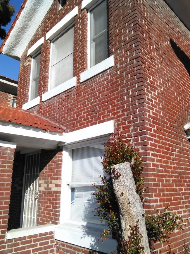 Foto del edificio - 2112 Earl Ave