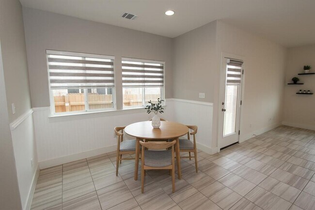 Building Photo - 131 Furlong Dr