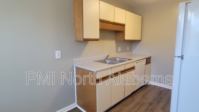 Foto del edificio - 4421 Bonnell Dr