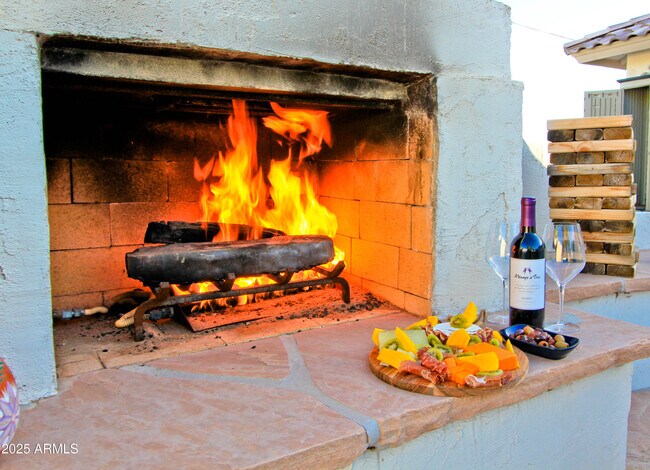 Building Photo - 801 N Harris Dr