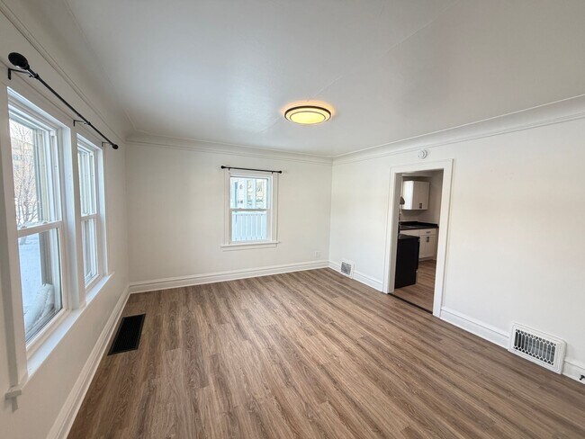 Foto del edificio - Remodeled 2 Bedroom - AVAILABLE 08/07/2026