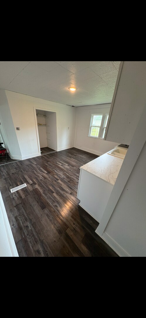Building Photo - Newly Updated Home w/ Modern Floors + Spacious Layout – Must See!