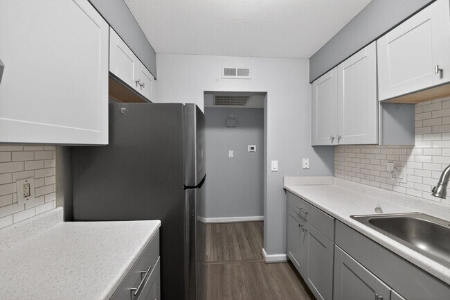 Foto del edificio - 3623 S Sheridan Blvd