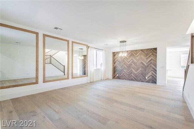 Building Photo - Stunning Summerlin 5 bedroom with a pool!