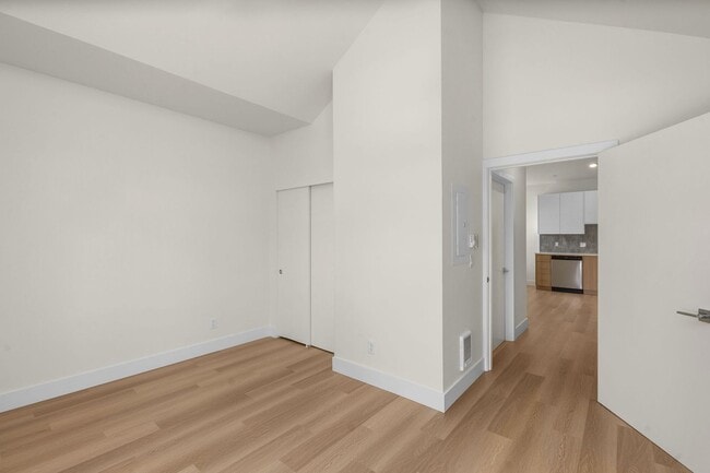 Building Photo - 8417