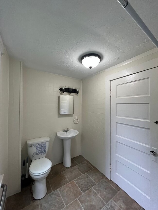 Foto del edificio - 2 Story Home