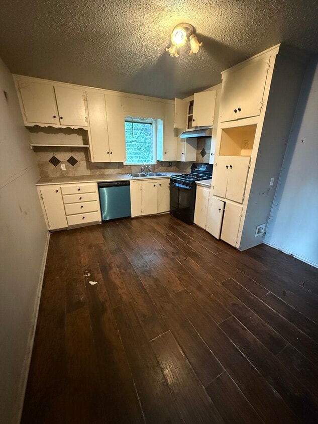 Building Photo - 6003 Sayle St