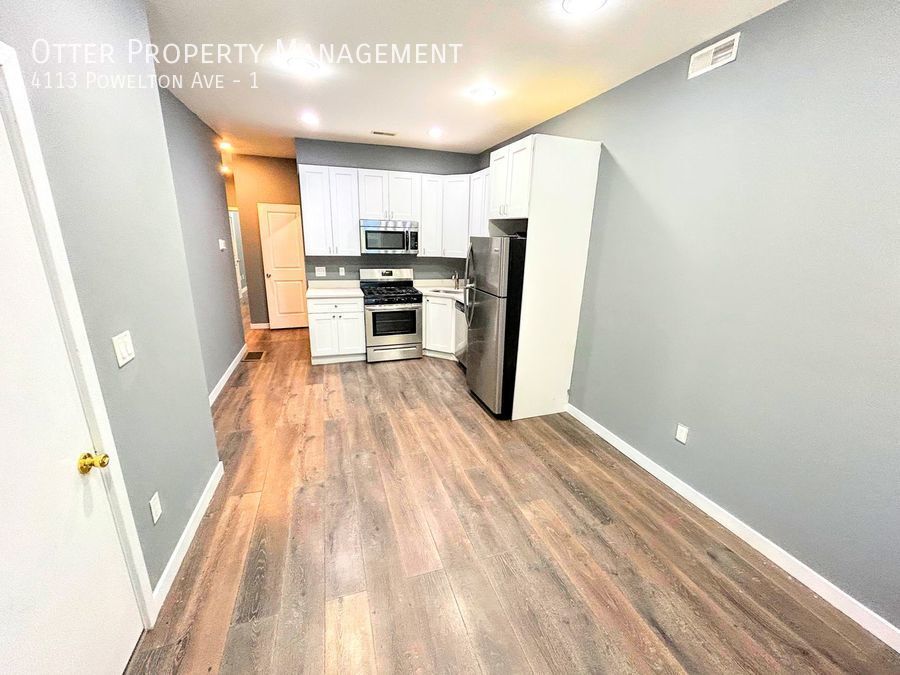 Foto principal - 3BR/2BA Updated Apt in University City wit...