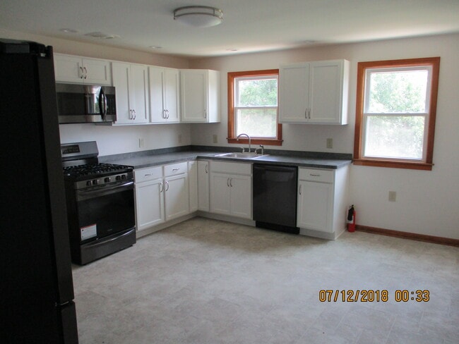 Building Photo - 586 Martin Rd