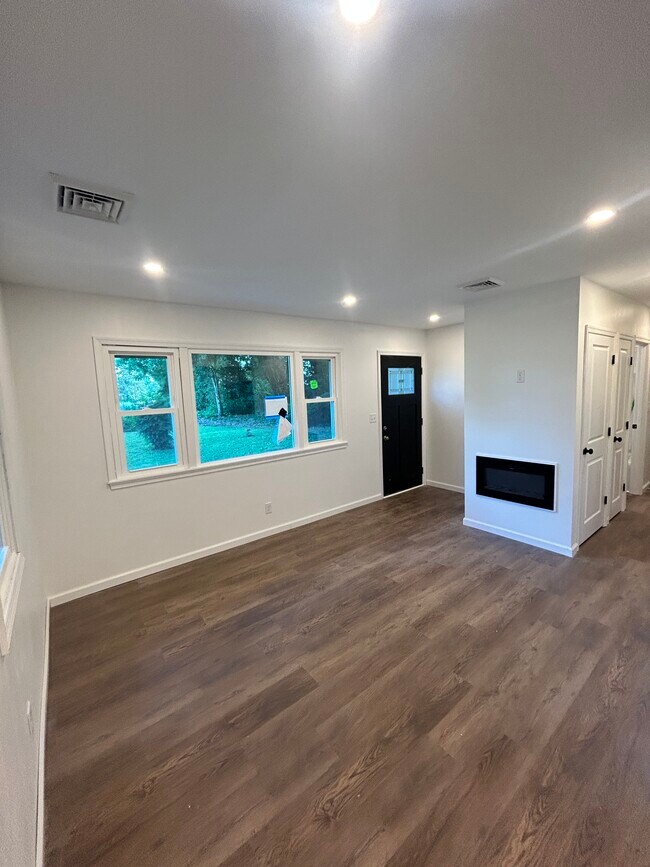 Foto del edificio - 7452 Poplar Ave