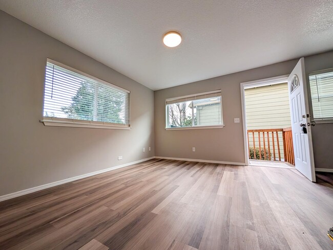 Building Photo - 5623 SE 84th Ave