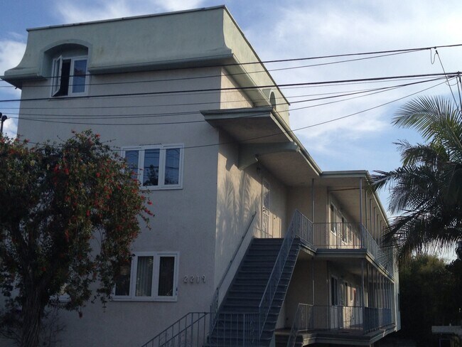 Edificio tranquilo a 4 cuadras del mar - 2219 4th St