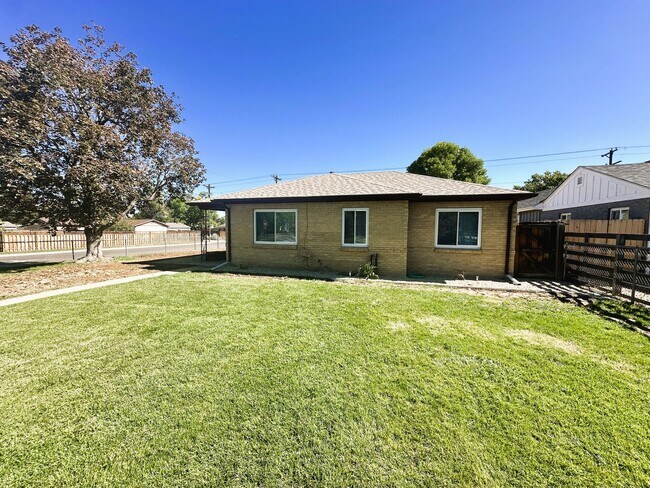 Foto del edificio - 3 Bed 1 Bath Ranch in North Park Hill! (Av...