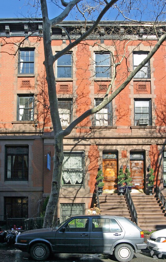 Primary Photo - 131 E 91st St