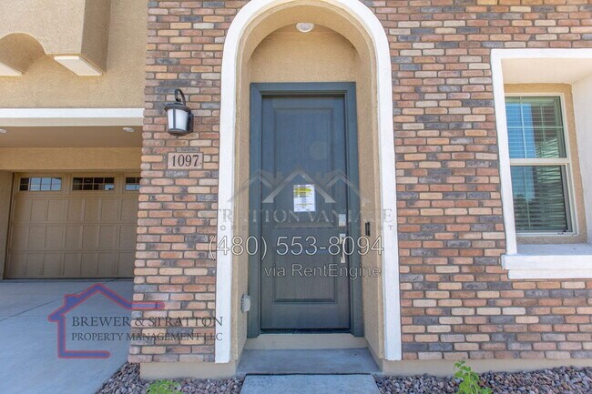 Foto del edificio - 1097 E Chapman Dr