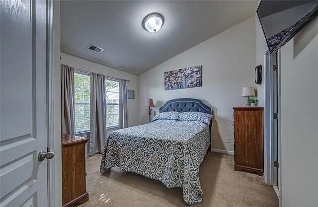 Foto principal - 213 Spring Gardens Dr