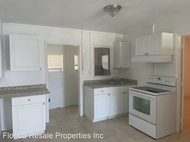Building Photo - 2 br, 1 bath House - 3311 C St