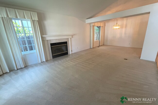 Building Photo - Stunning 3 Bedroom, 2 Bathroom Home in San Carlos