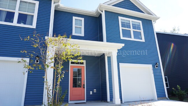 Foto del edificio - Beautiful, recently constructed 3BR/2.5BA ...