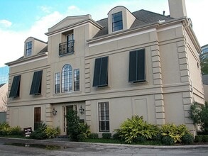 Building Photo - 516 S Post Oak Ln