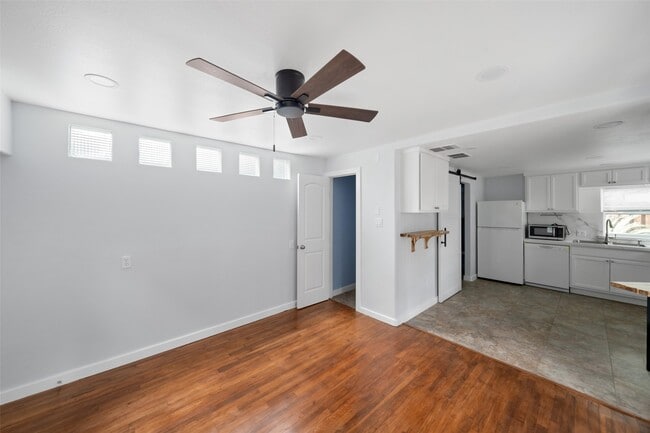 Building Photo - 303 Welch St