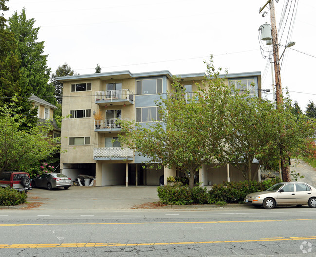 Building Photo - Chinook Apartments