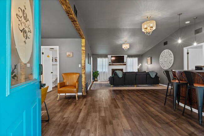 Building Photo - 2001 N 61st Ave