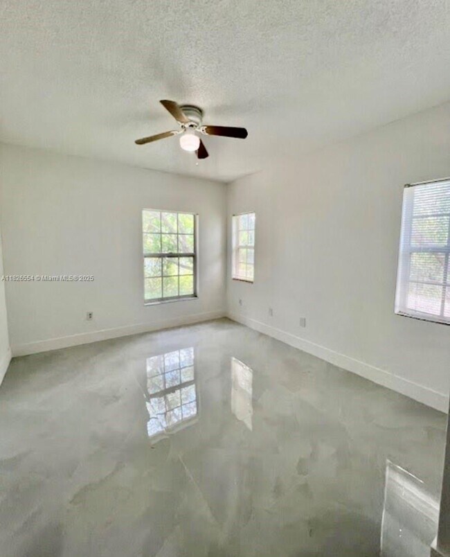 Foto del edificio - 10324 Fox Trail Rd S