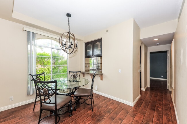 Building Photo - 3547 Cameo Dr