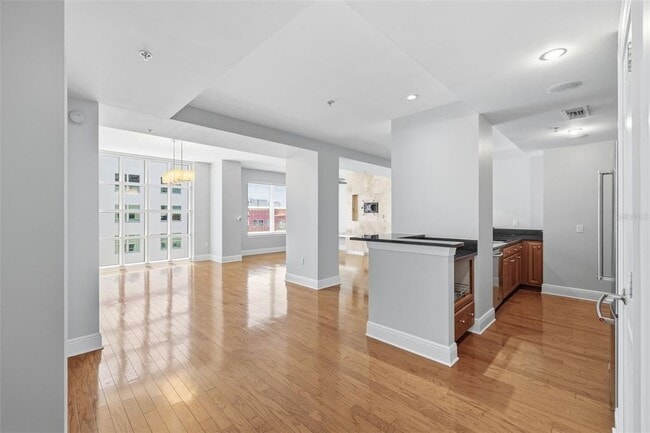 Foto del edificio - 1227 E Madison St