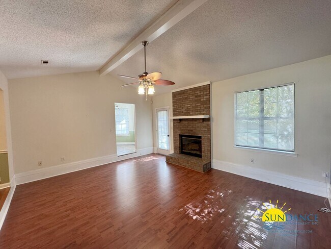 Building Photo - Charming 2-Story Home in Crestview – Prime Location Near S Ferdon Blvd!