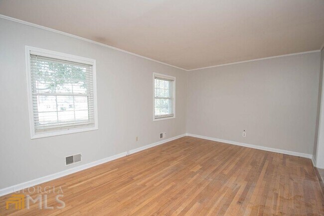 Building Photo - 186 Goza Rd