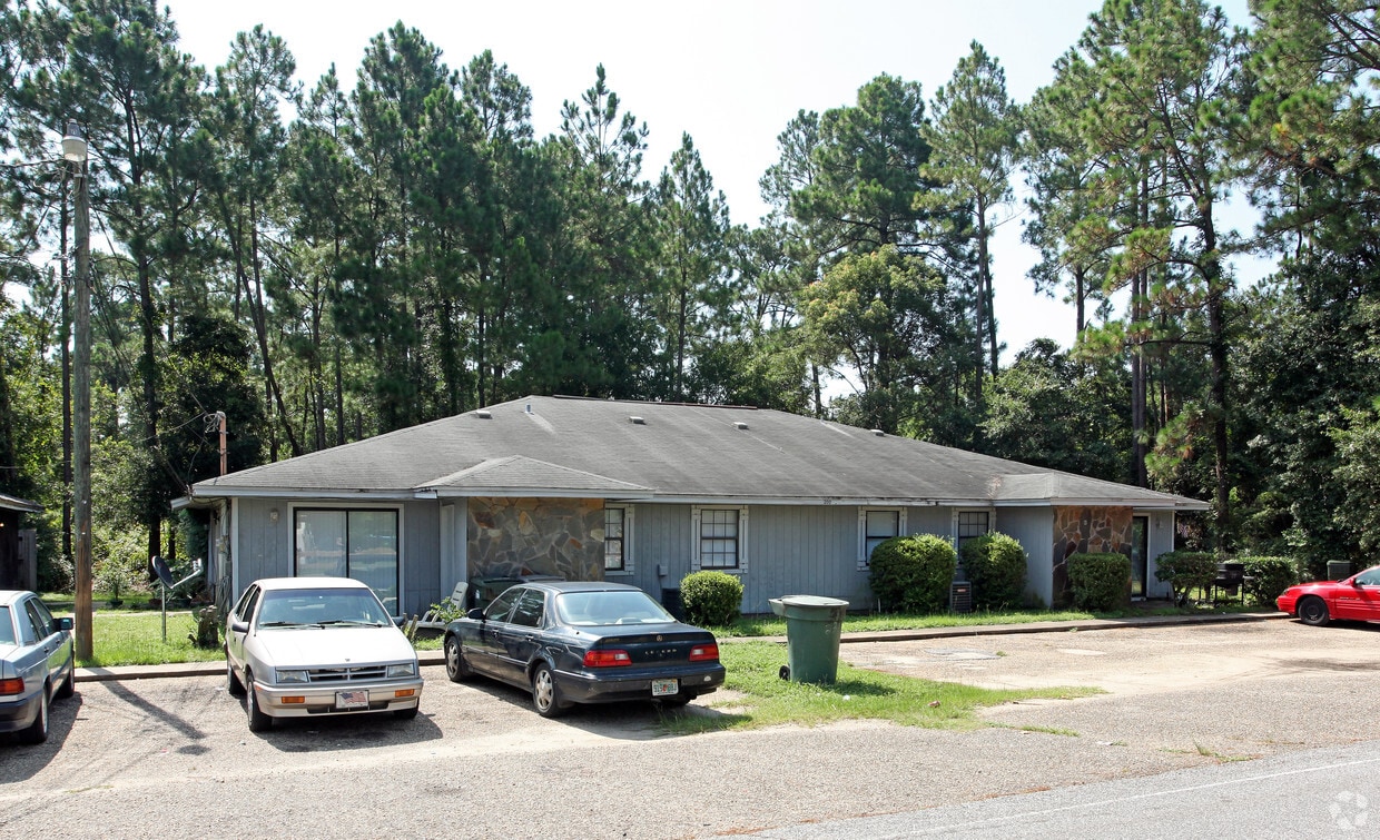 Building Photo - 200 Crow Rd