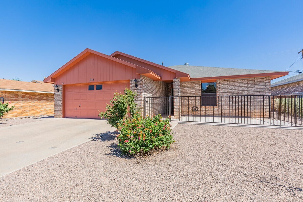 Primary Photo - Beautiful 3 Bedroom/2 Bath Home
