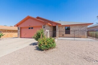 Building Photo - 912 Sherwood Dr