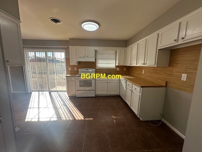 Building Photo - 3 Bd 1 Ba House