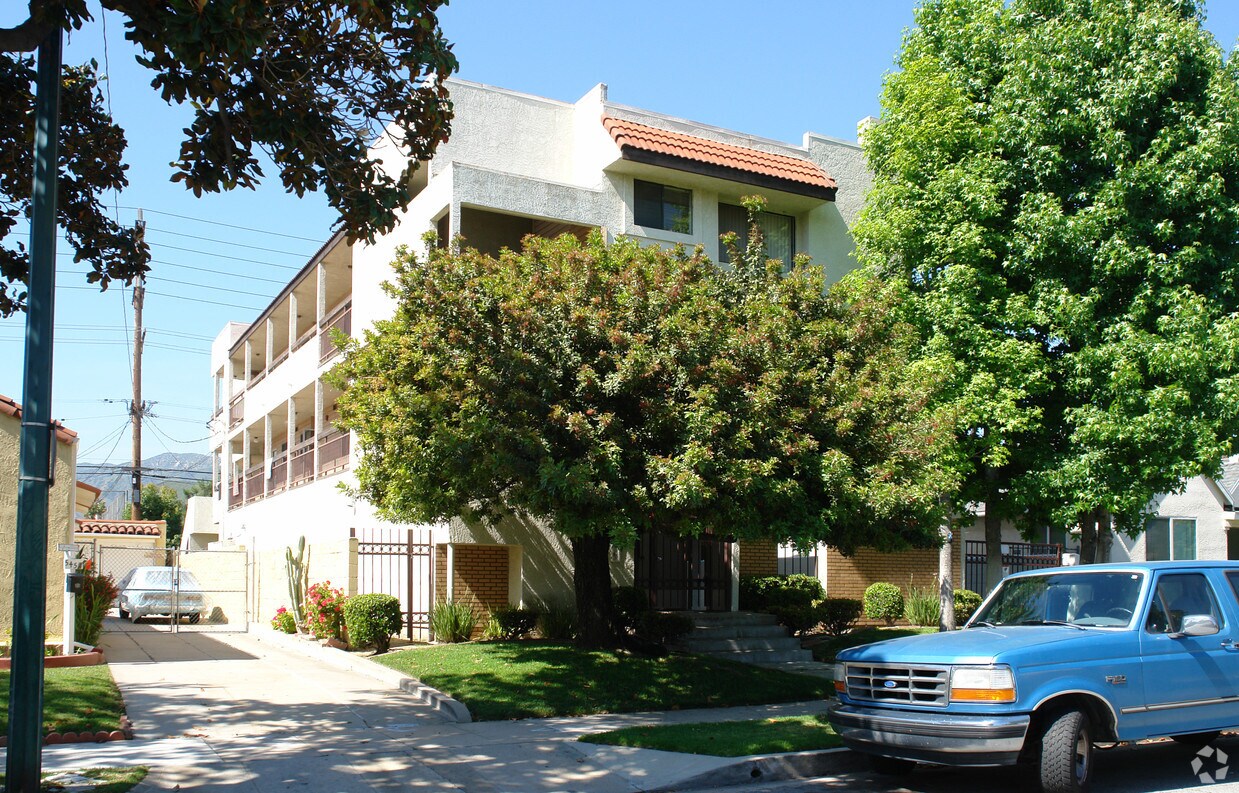 Building Photo - 541 Ivy St