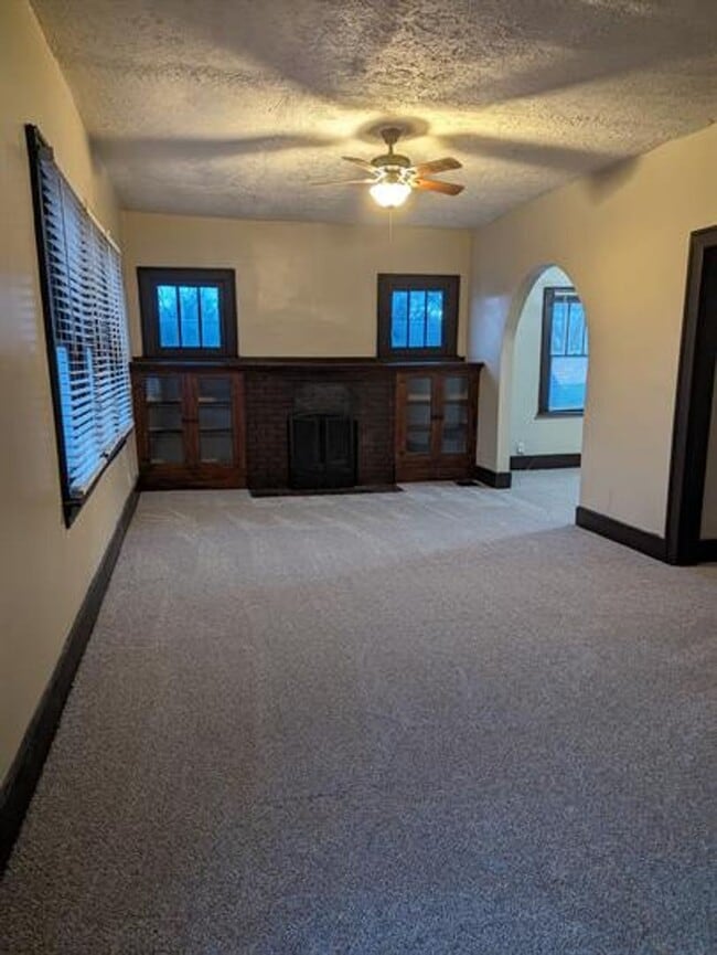 Photo - 3907 Northwestern Pkwy Apartment