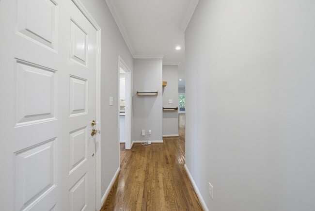Building Photo - 761 Bishops Park Dr