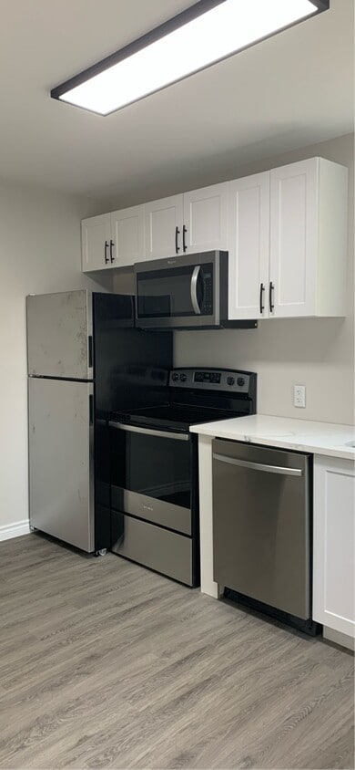 Building Photo - 925 Sycamore Dr