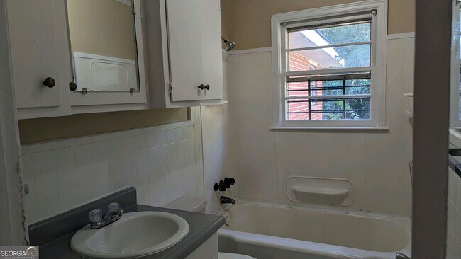 Foto del edificio - 830 Beddingfield Ave