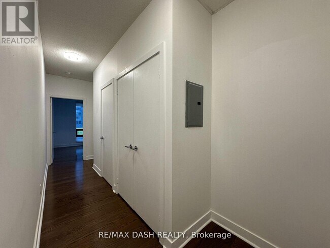 Building Photo - 438 King St W