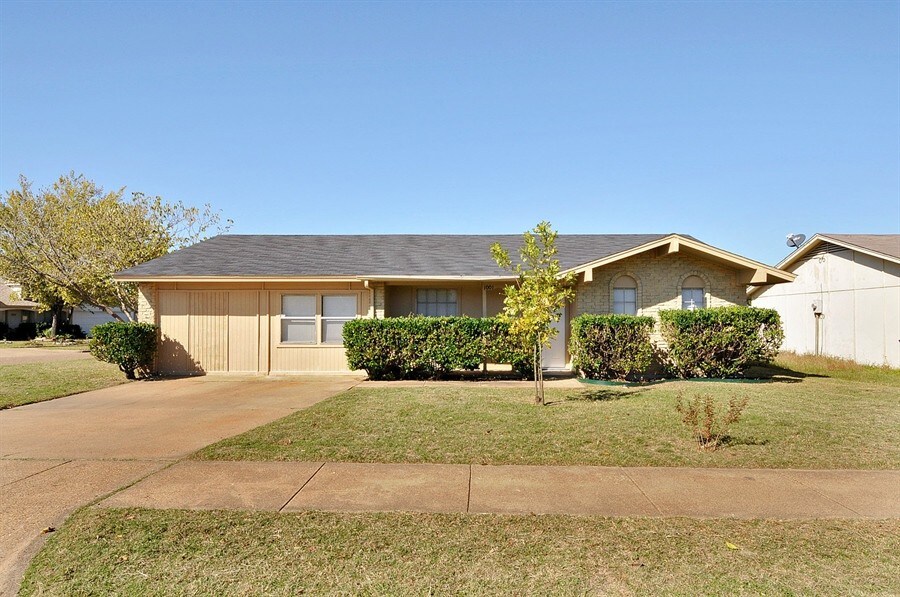 1001 Glenhaven Dr, Hutchins, TX 75141 House Rental in Hutchins, TX