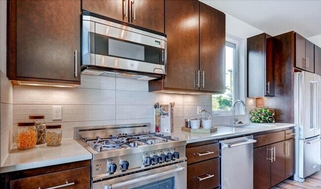 Foto del edificio - Ballard Townhouse