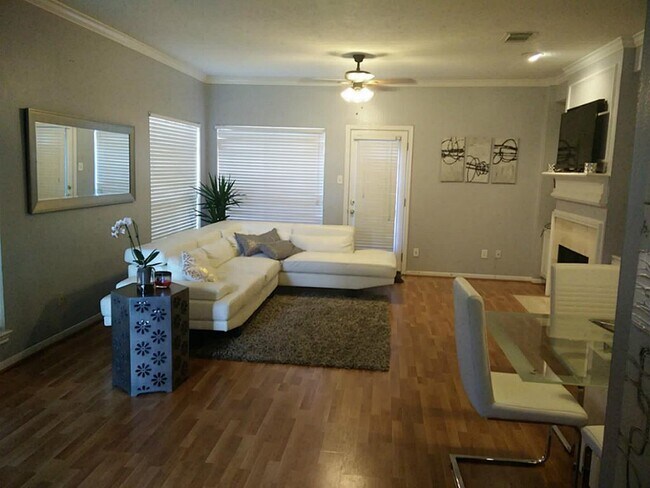 Building Photo - 1111 Peachford Ln