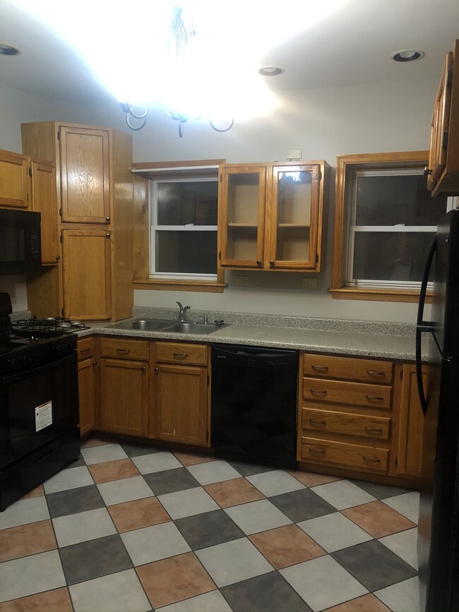 Kitchen - 1710 S Paulina St