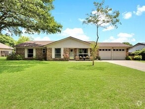 Building Photo - 1323 Hemphill Dr