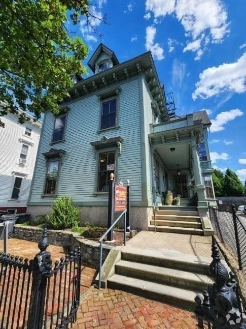 Building Photo - 390 Broadway
