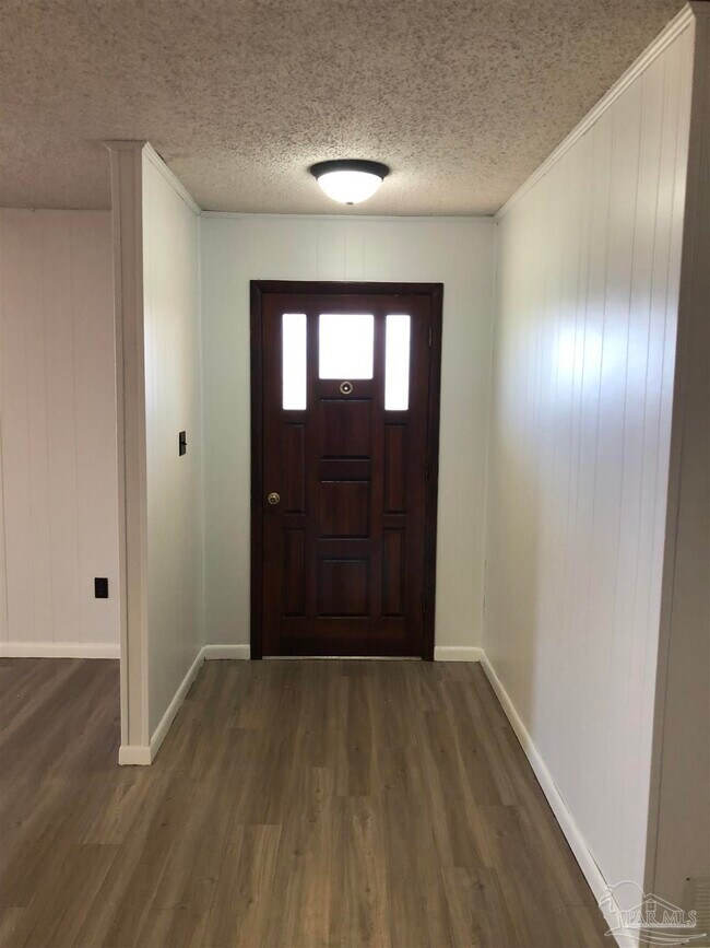 Foto del edificio - 2015 Frontera St