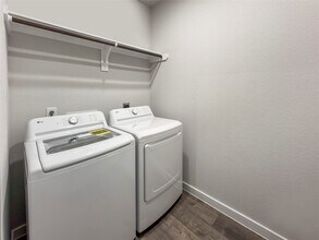 Building Photo - 436 Shoreview Dr